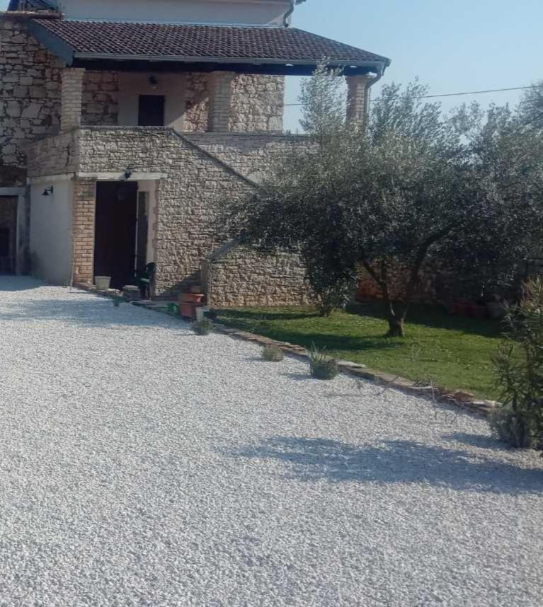 Holiday Home Stancija Becic Mugeba Екстериор снимка