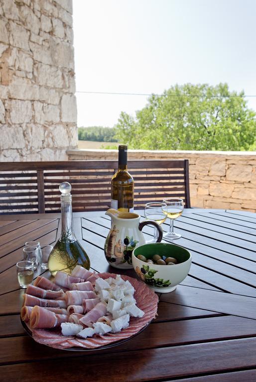 Holiday Home Stancija Becic Mugeba Екстериор снимка